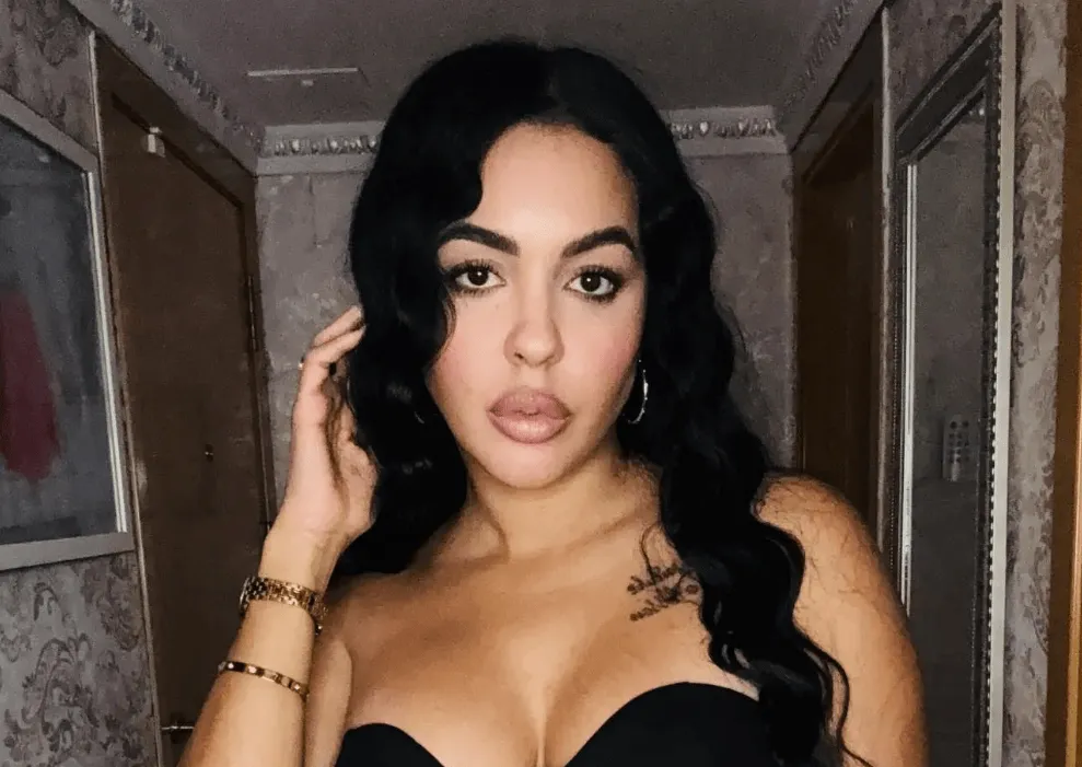 开云APP-一位单亲妈妈因长相酷似乔治娜，一夜之间在网络上爆红